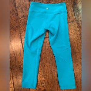 Lululemon Wonder Under Crop 21” Legging, size 4, reversible navy blue-teal color